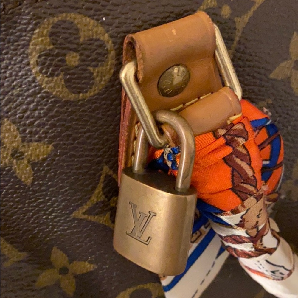 💯 % authentic Luis Vuitton 25speedy